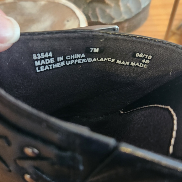 Clarks  Bendables Women's Black Leather Mules - Picture 7 of 7